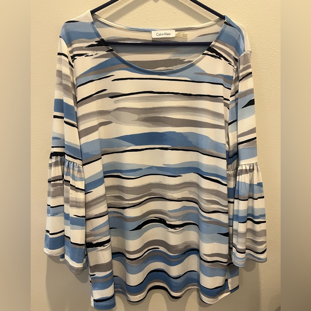 Calvin Klein White and Blue 3/4 Sleeve Boxy Blouse